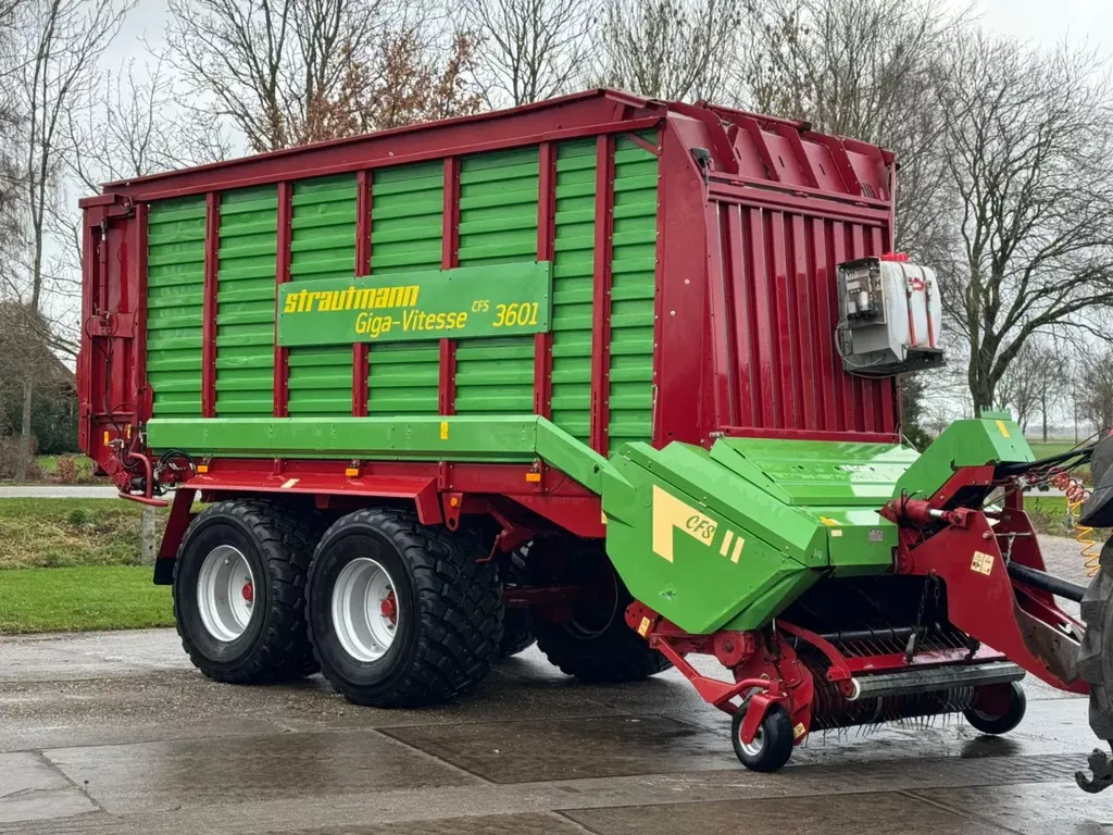 Strautmann Giga vitesse CFS 3601 Ladewagen