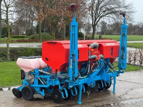 Amazone Monosem PNU + 6 rij Maiszaaimachine Maiszaaier schijven kunstmest