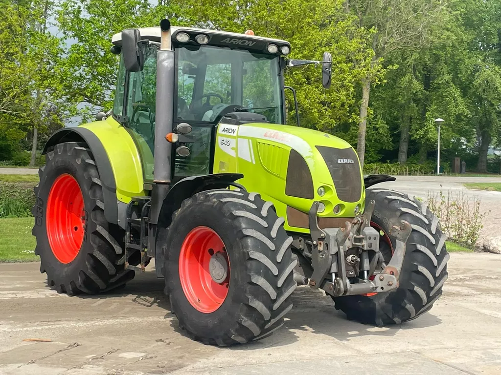 CLAAS ARION 640 Arion 640 - 50 KM - Front pto - Cebis - Fronthef - Lucht