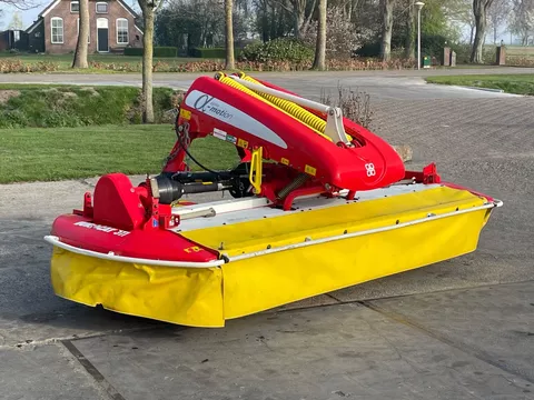 Pottinger Eurocat 311 Alpha mot plus Schotelmaaier stalvoeren