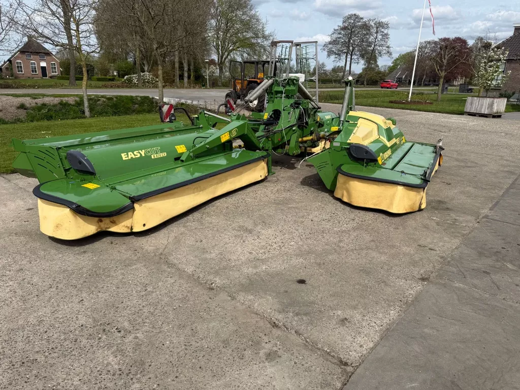 Krone Triple maaier Easycut B 870 CV &amp; 320 CV Kneuzer schijvenmaaier