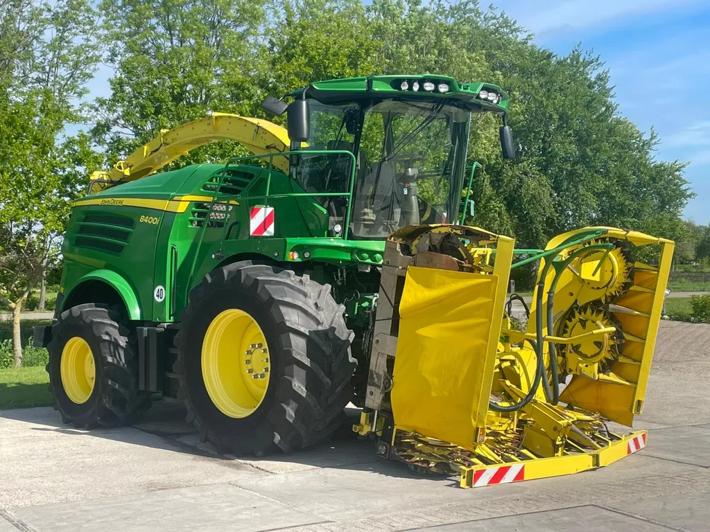 John Deere 8400 I Maishakselaar Hakselaar Graspick up Kemper