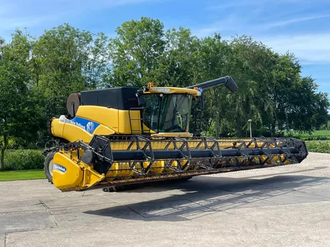 New Holland CR 980 9 meter maaibord Airco 2800 UUR! 6200 hectare