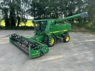 John Deere CTS COMBINE AIRCO maaibord NL MACHINE