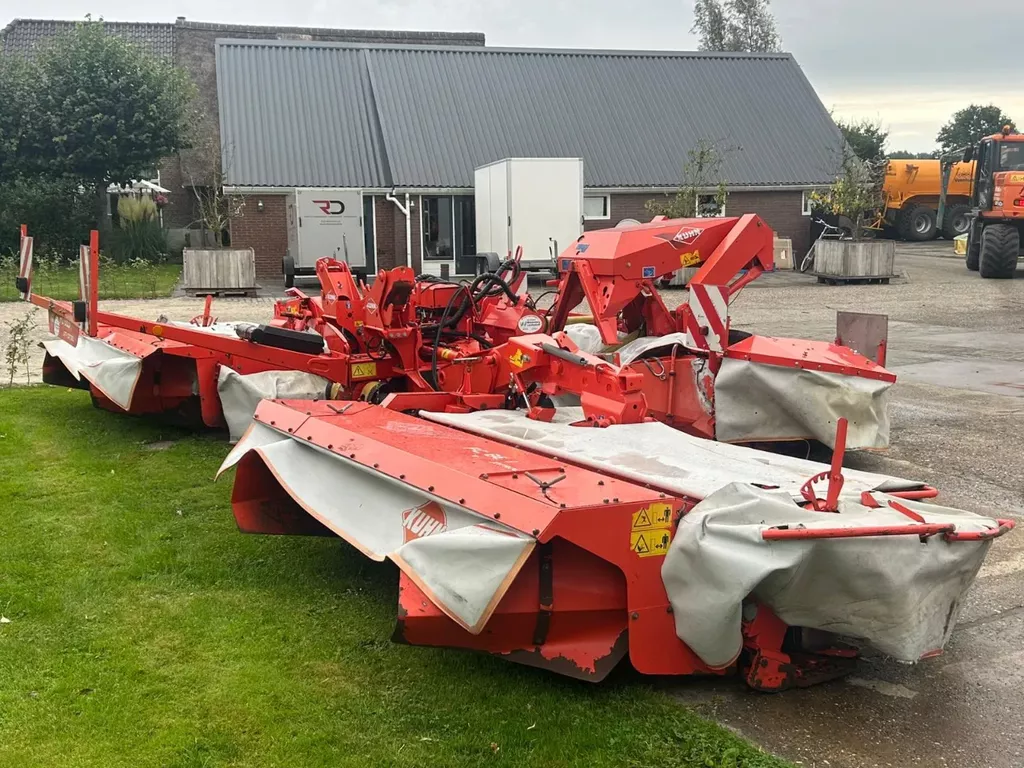 Kuhn FC 883 FF& Fc 313 F-FF Triple maaier Kuhn FC 883 FF& Fc 313 F-FF Triple maaier
