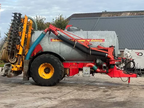 Schuitemaker Robusta 116 + Veenhuis euroject 7.60 Bemestertank