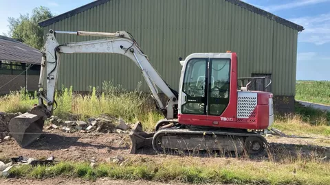 Takeuchi TB 070 7 Tonner Midi graver